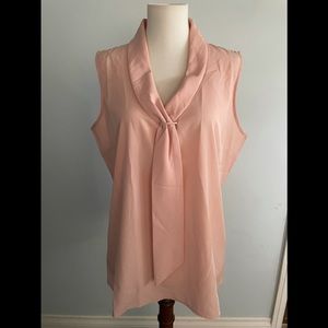 ✅ 3/$15 Très Jolie sleeveless tie blouse size medium